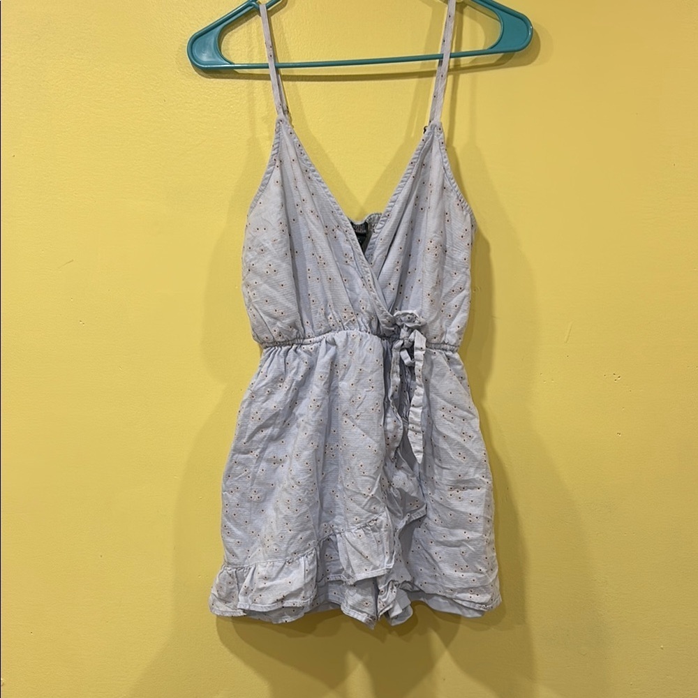 Light Blue Sleeveless 🌼 Daisy Romper